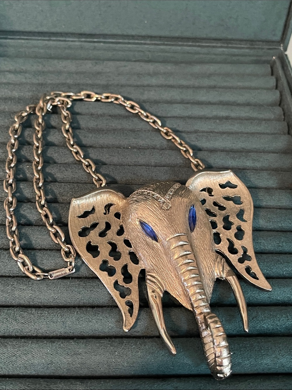 1970’s Celebrity NY Oversized Elephant Statement Necklace - Picture 8 of 13